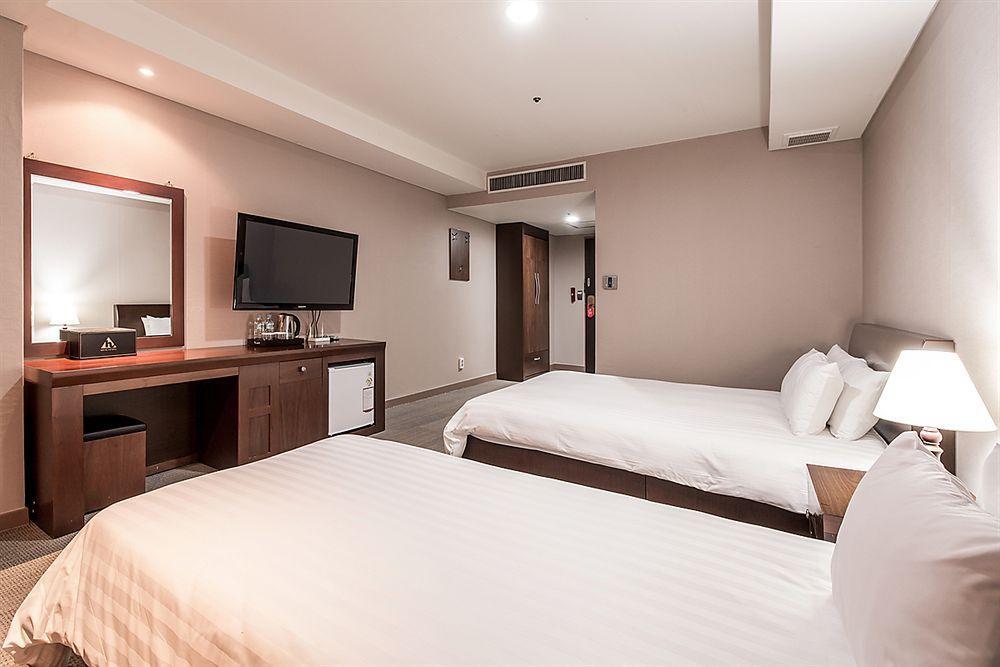 New Hilltop Hotel Seoul Exterior photo