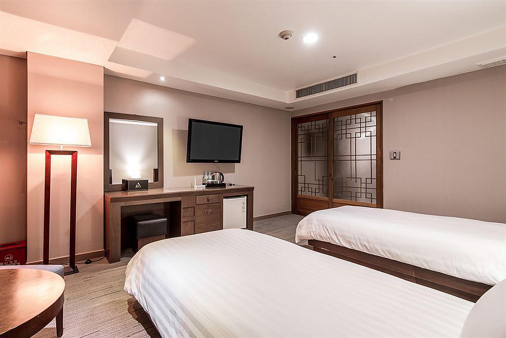 New Hilltop Hotel Seoul Exterior photo