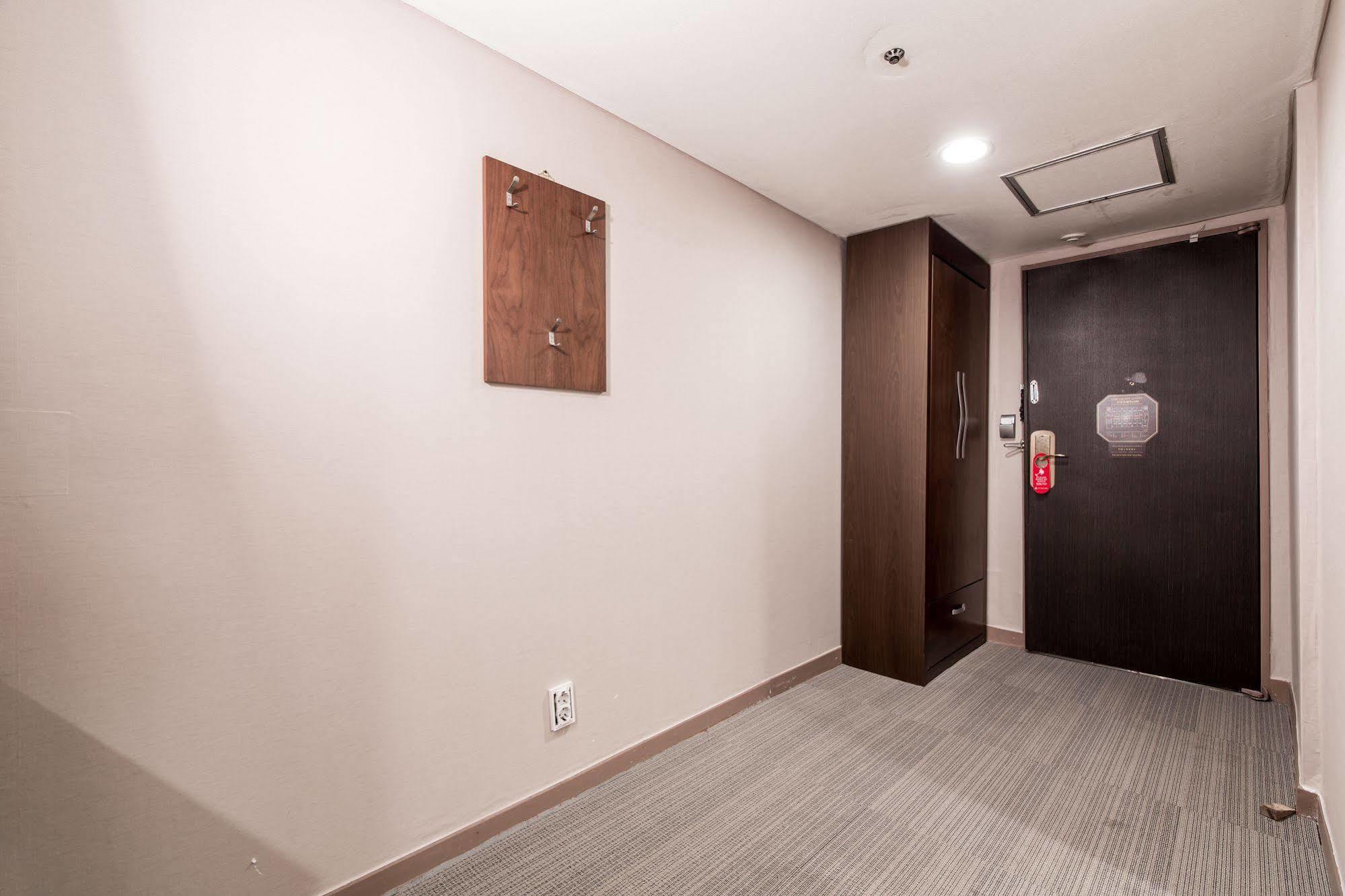 New Hilltop Hotel Seoul Exterior photo